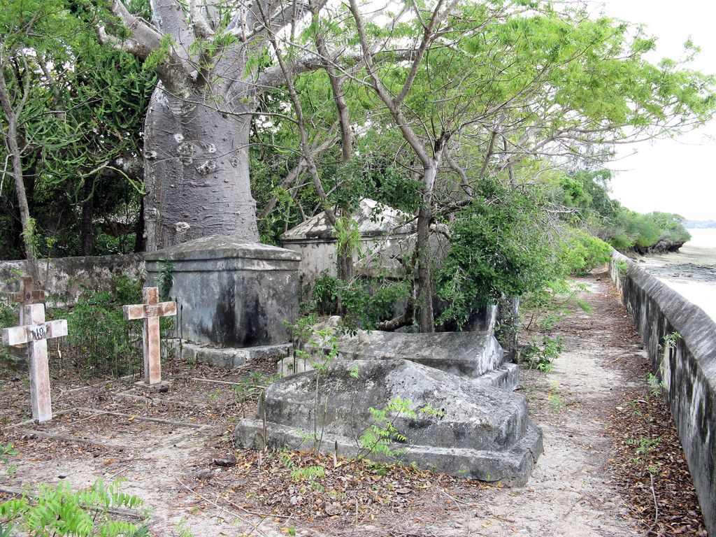 Grave Island (Chapwani)