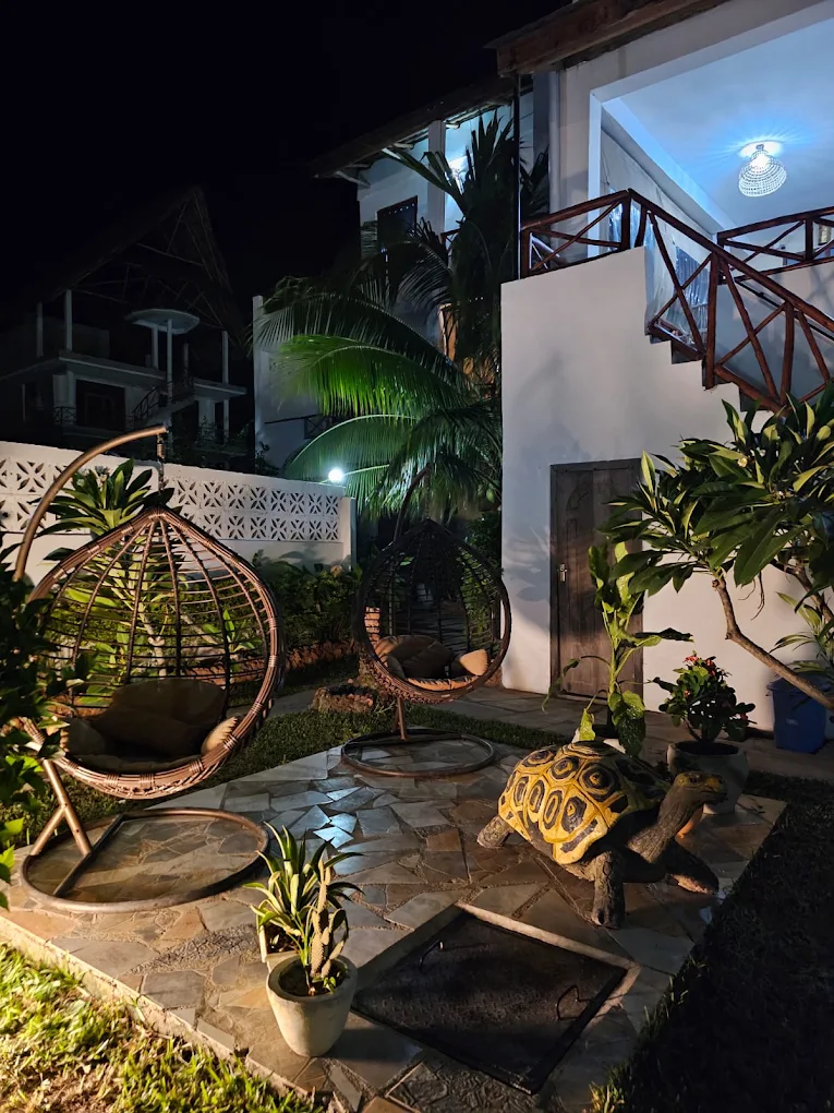 Zanzicrown Hotel