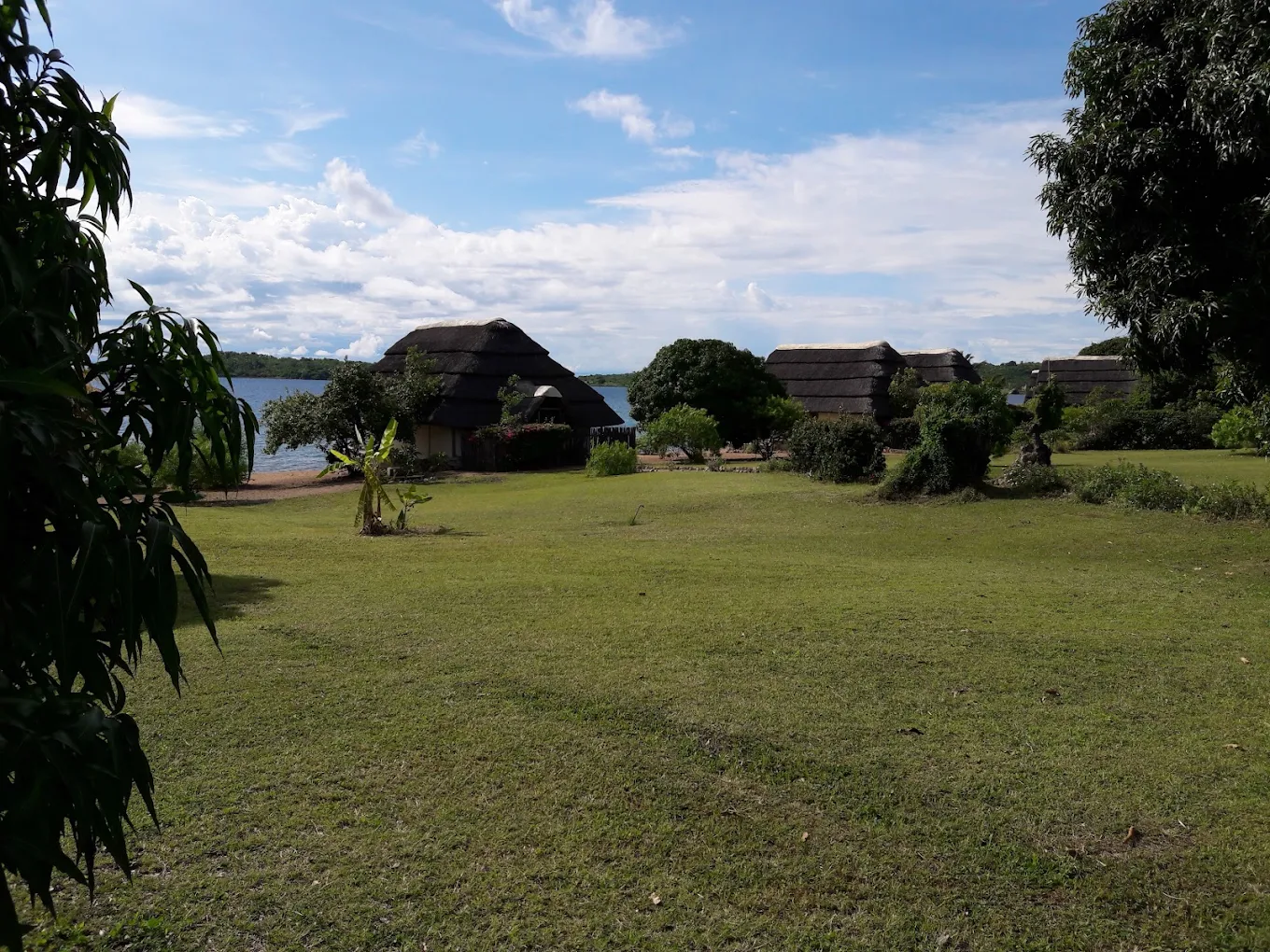 Lake Shore Lodge
